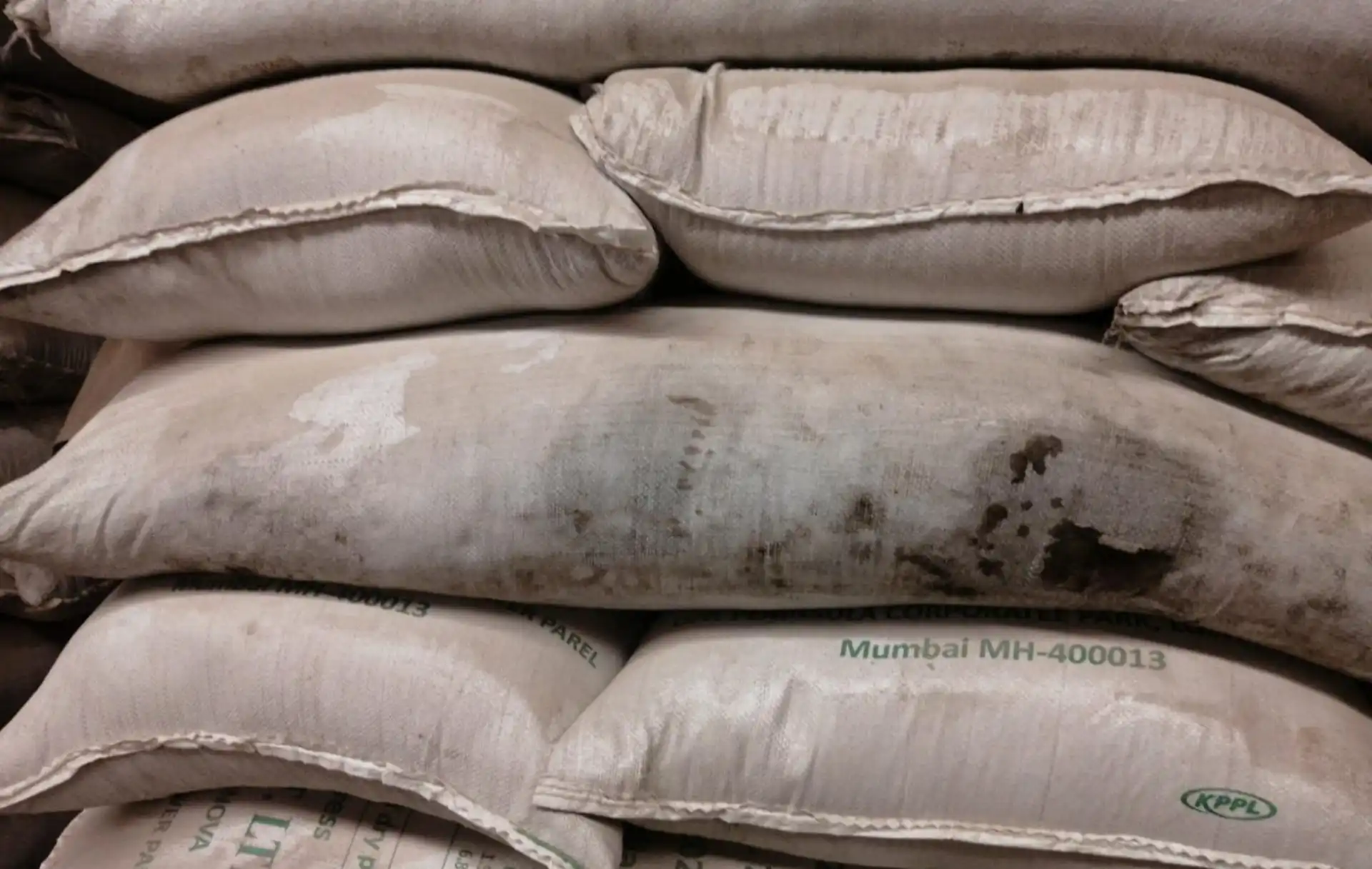 Surveyor conducting third-party cargo damage assessment – Mercury Marine Services